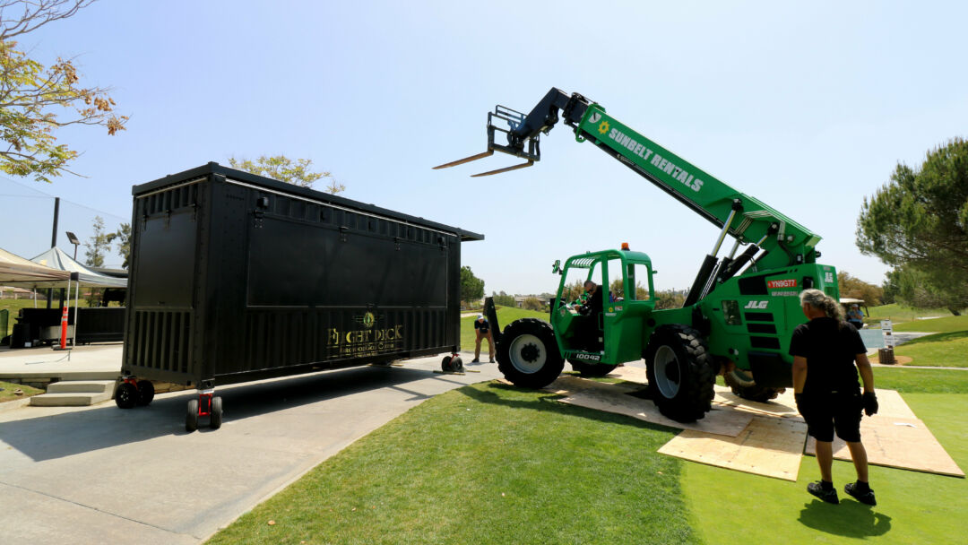 BoxPop Installation | Mobile Bar for Golf Course