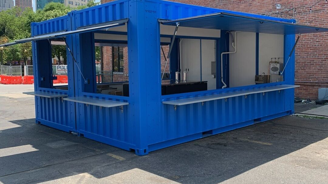 BoxPop DBL 20 custom bar at on a restaurant patio
