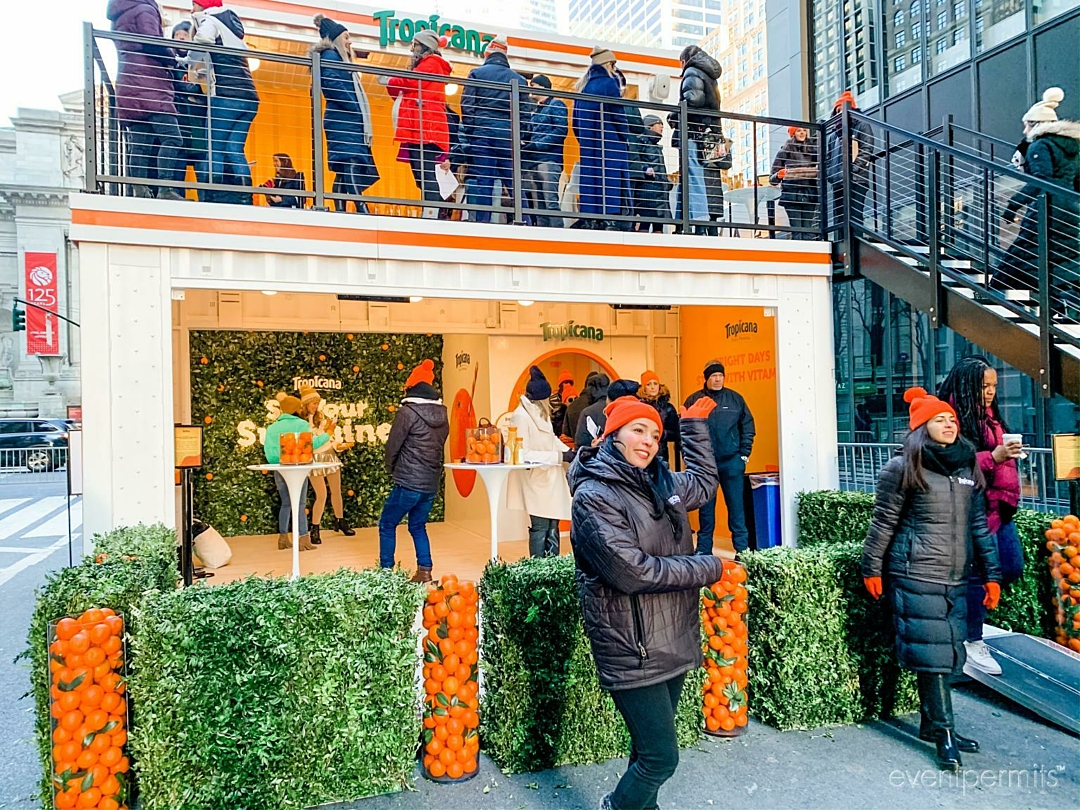 people enjoying the Tropicana BoxPop® activation